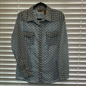 NWOT - Women’s Wrangler Shirt with Blue Patterned Design